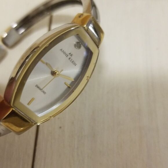 6 Ladies Watch Bundle Deal - Picture 3 of 8